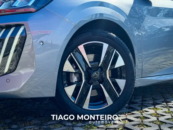 Peugeot 208 1.2 PureTech Allure 12