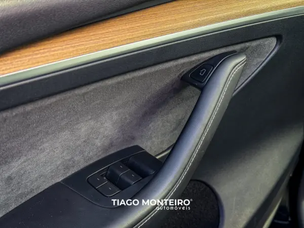 Tesla Model Y Tração Traseira 59
