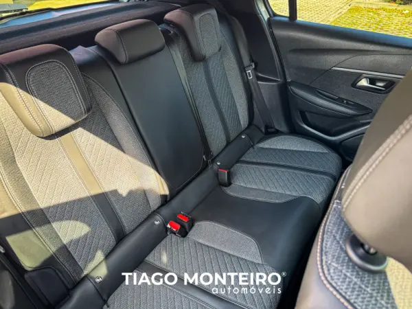 Peugeot 208 1.2 PureTech Allure 43