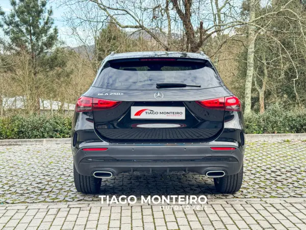 Mercedes-Benz GLA 250 e AMG Line 28