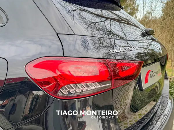 Mercedes-Benz GLA 250 e AMG Line 10