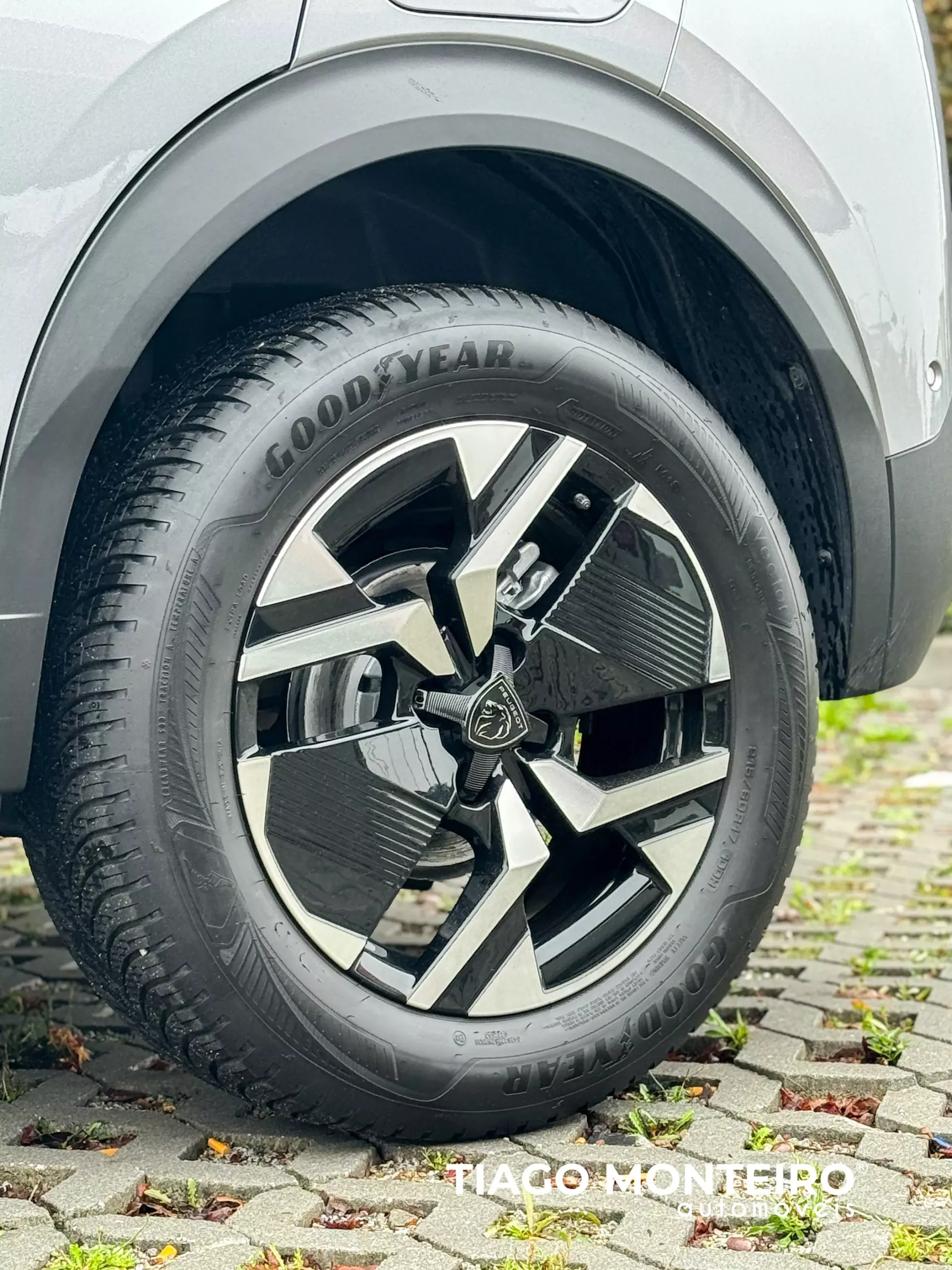 Peugeot 2008 1.2 PureTech GT EAT8 (2023-2024) 5