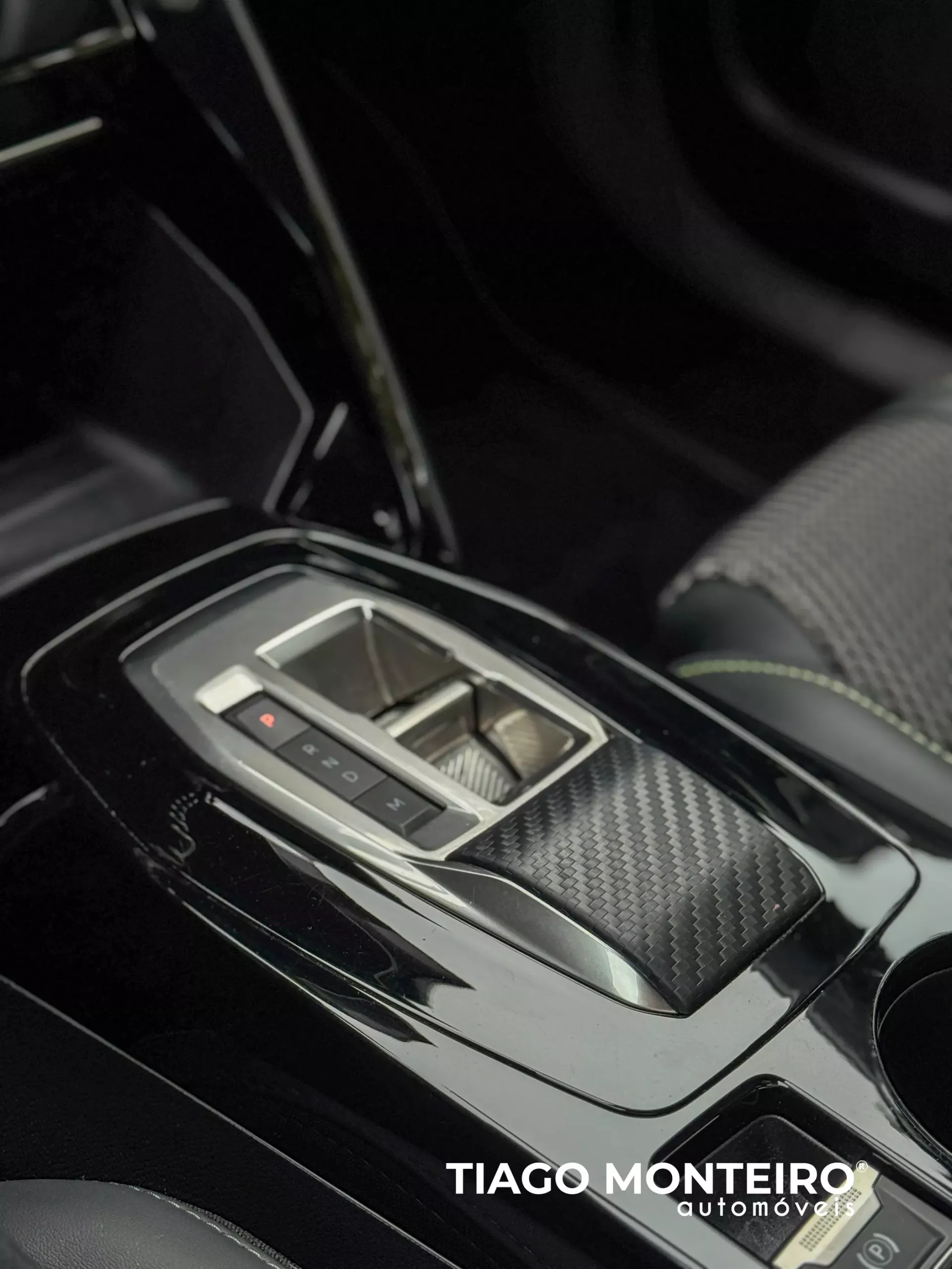 Peugeot 2008 1.2 PureTech GT EAT8 (2023-2024) 16