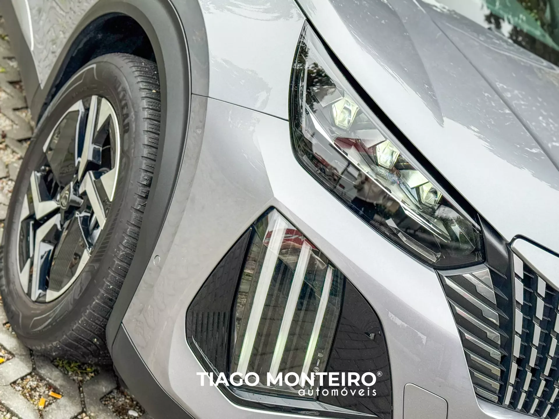 Peugeot 2008 1.2 PureTech GT EAT8 (2023-2024) 26