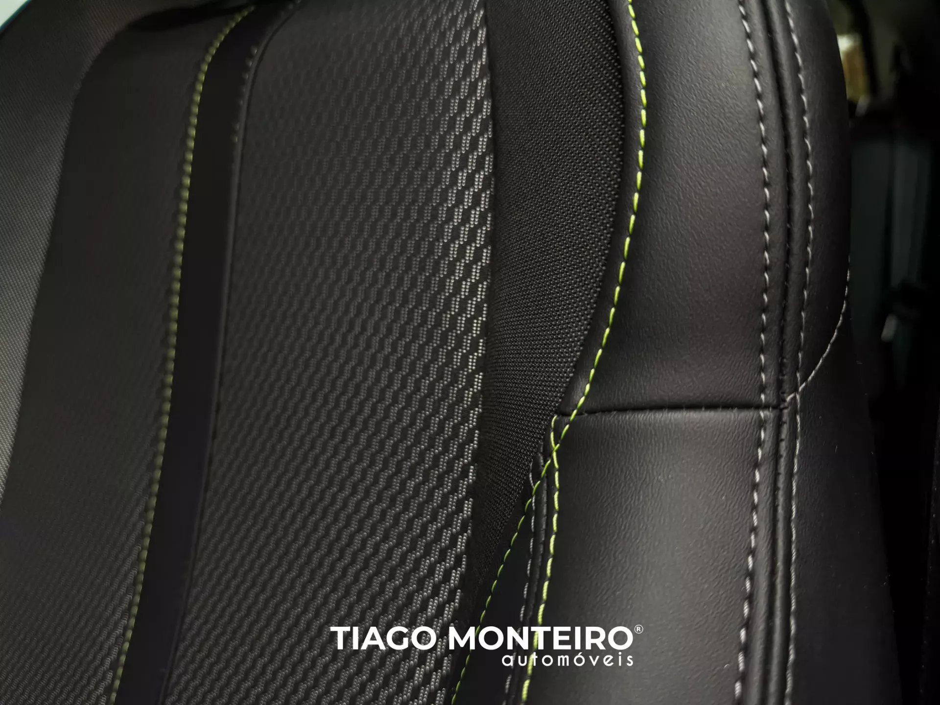 Peugeot 2008 1.2 PureTech GT EAT8 (2023-2024) 81