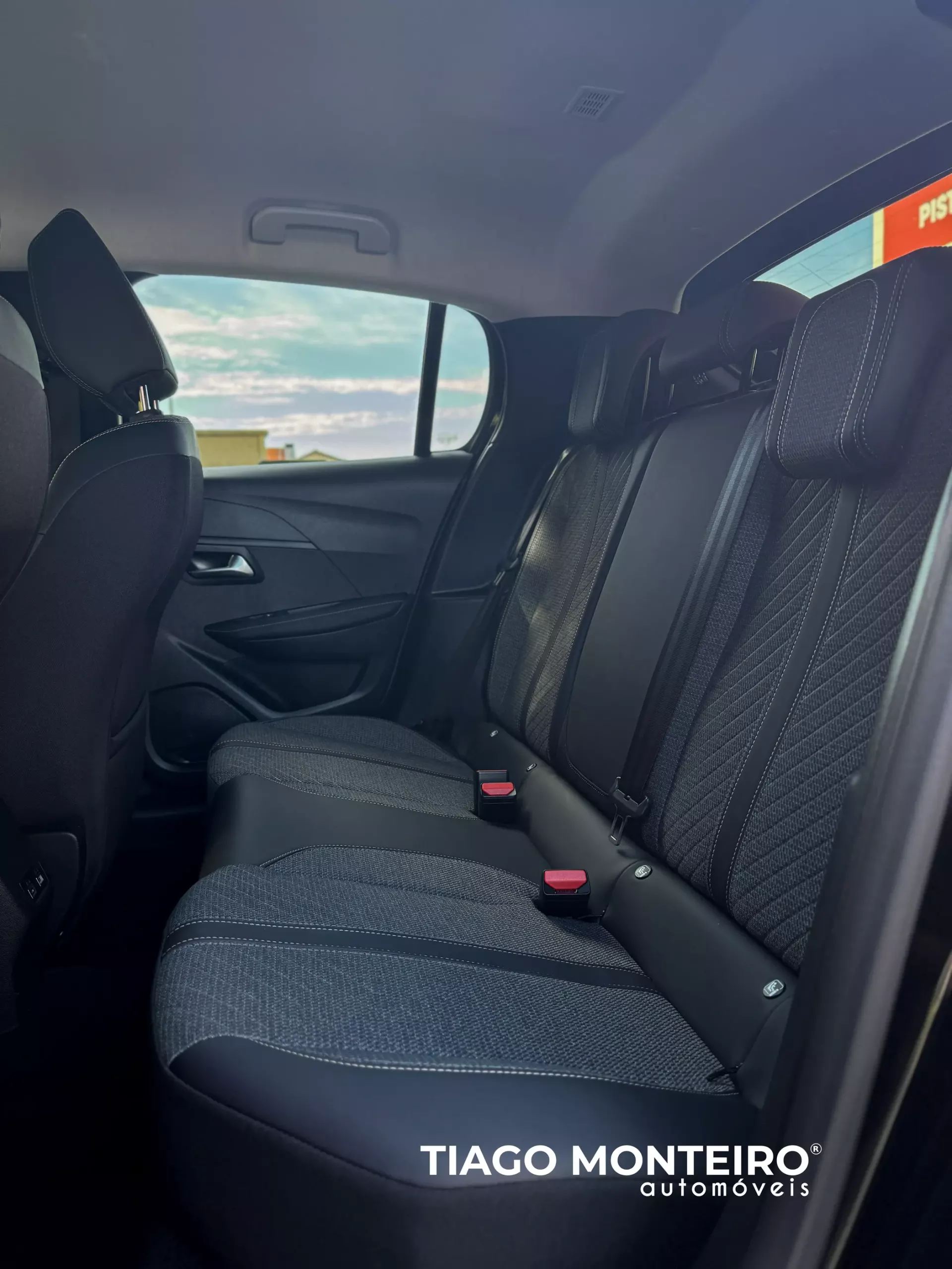 Peugeot 208 1.2 PureTech Allure (2023-2025) 73