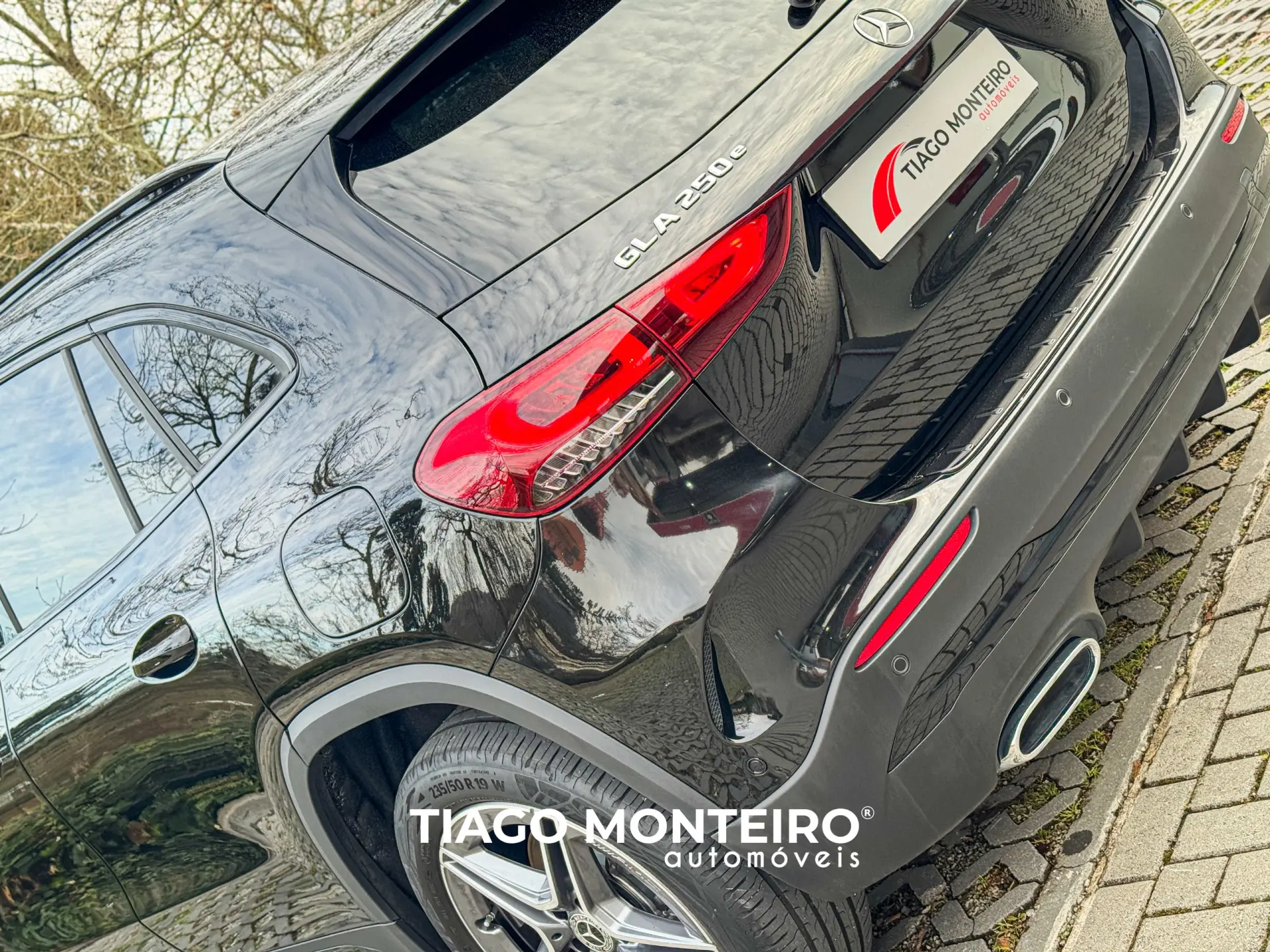 Mercedes-Benz GLA 250 e AMG Line 32