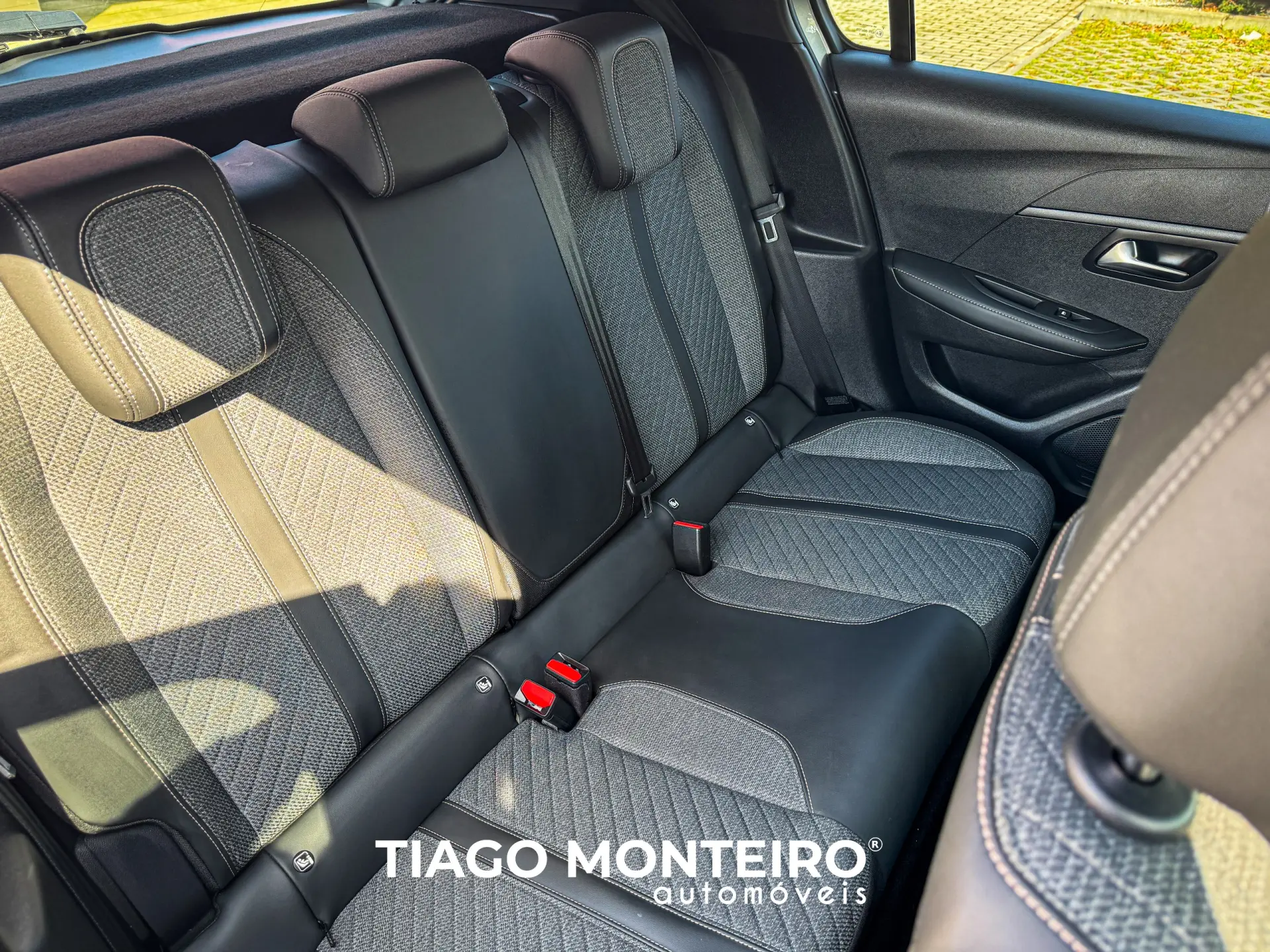 Peugeot 208 1.2 PureTech Allure 43