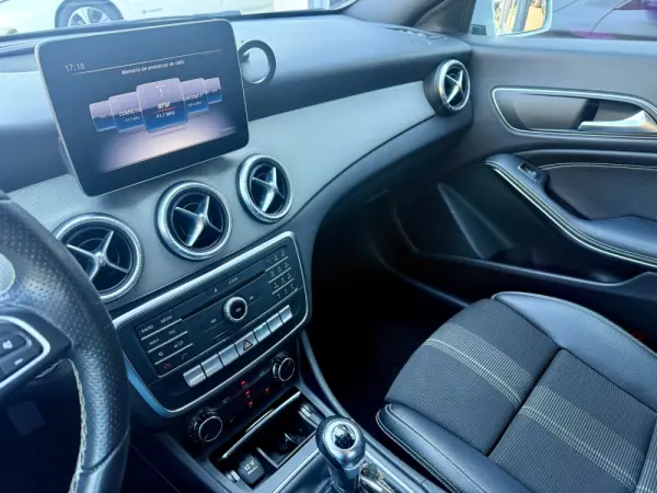 Mercedes-Benz CLA 180 d Urban 13