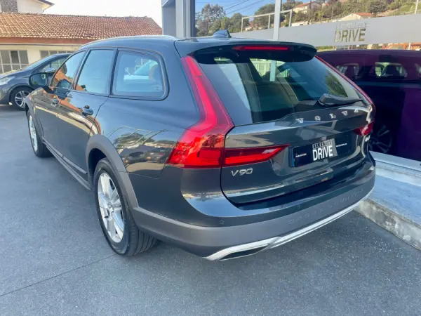 Volvo V90 Cross Country 2.0 D4 AWD 4