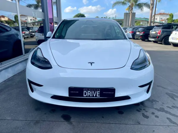 Tesla Model 3 Standard Range Plus RWD 2