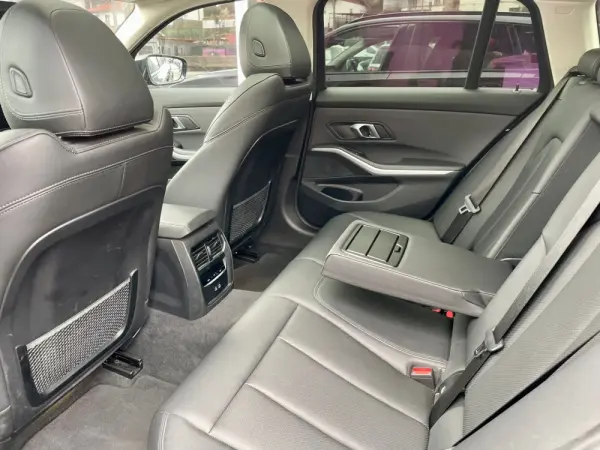 BMW 320 e Corporate Edition Auto 10