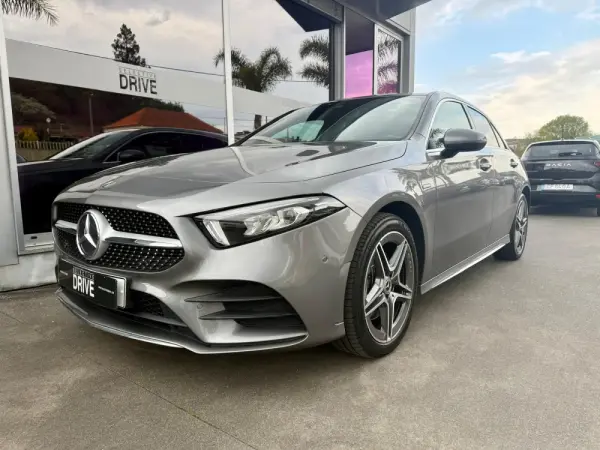 Mercedes-Benz A 250 e AMG Line 1