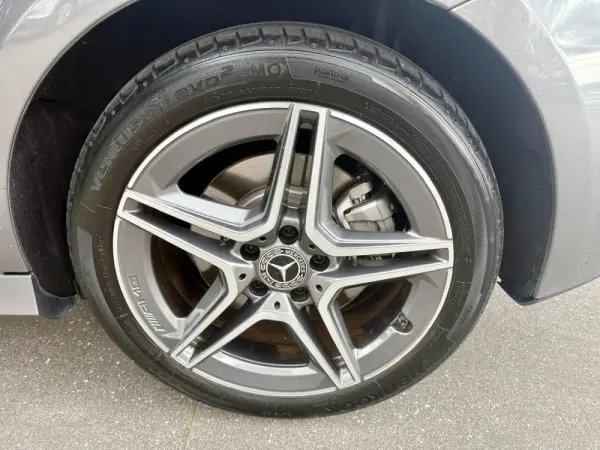Mercedes-Benz A 250 e AMG Line 7