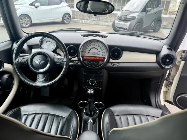 MINI Clubman Cooper D 8