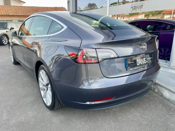 Tesla Model 3 Standard Range Plus RWD 6