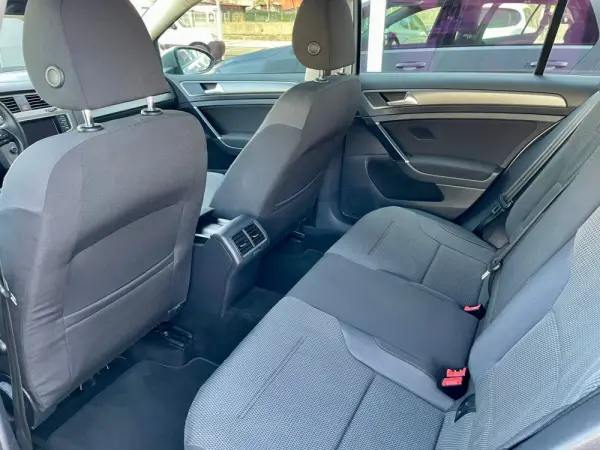 Volkswagen Golf 1.2 TSi Confortline 10