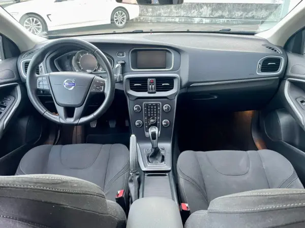 Volvo V40 Cross Country 2.0 D2 Momentum 8
