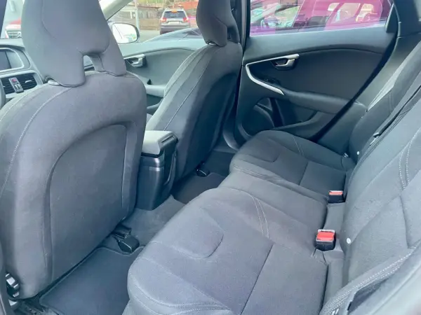 Volvo V40 Cross Country 2.0 D2 Momentum 10