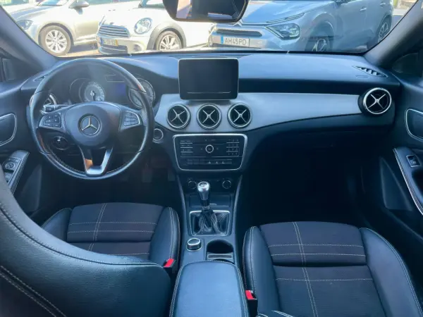 Mercedes-Benz CLA 180 d Shooting Brake Urban 8