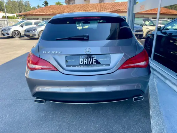 Mercedes-Benz CLA 180 d Shooting Brake Urban 5
