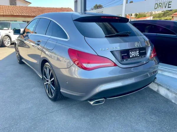 Mercedes-Benz CLA 180 d Shooting Brake Urban 6