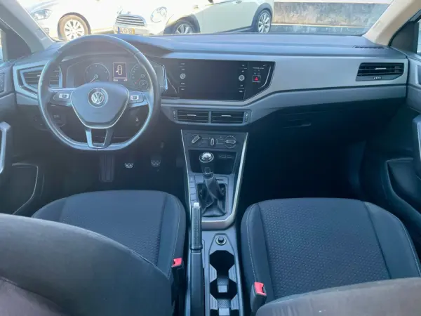 Volkswagen Polo 1.0 TSI Confortline 8