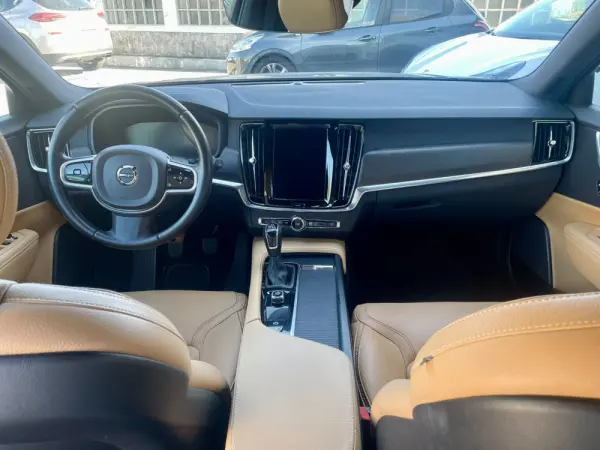 Volvo V90 Cross Country 2.0 D4 AWD 8