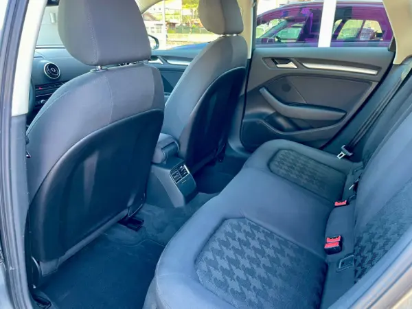 Audi A3 Sportback 1.6 TDI Attraction Ultra 10