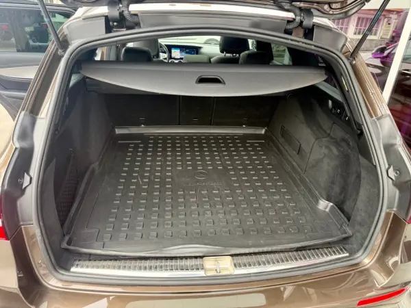 Mercedes-Benz E 220 d AMG Line 11