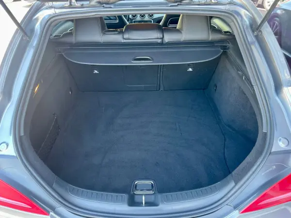 Mercedes-Benz CLA 180 d Shooting Brake Urban 11