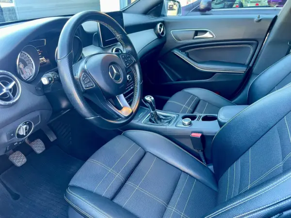 Mercedes-Benz CLA 180 d Shooting Brake Urban 9