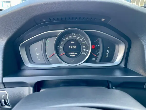 Volvo V60 1.6 D2 Drive Momentum Powershift Start/Stop 9