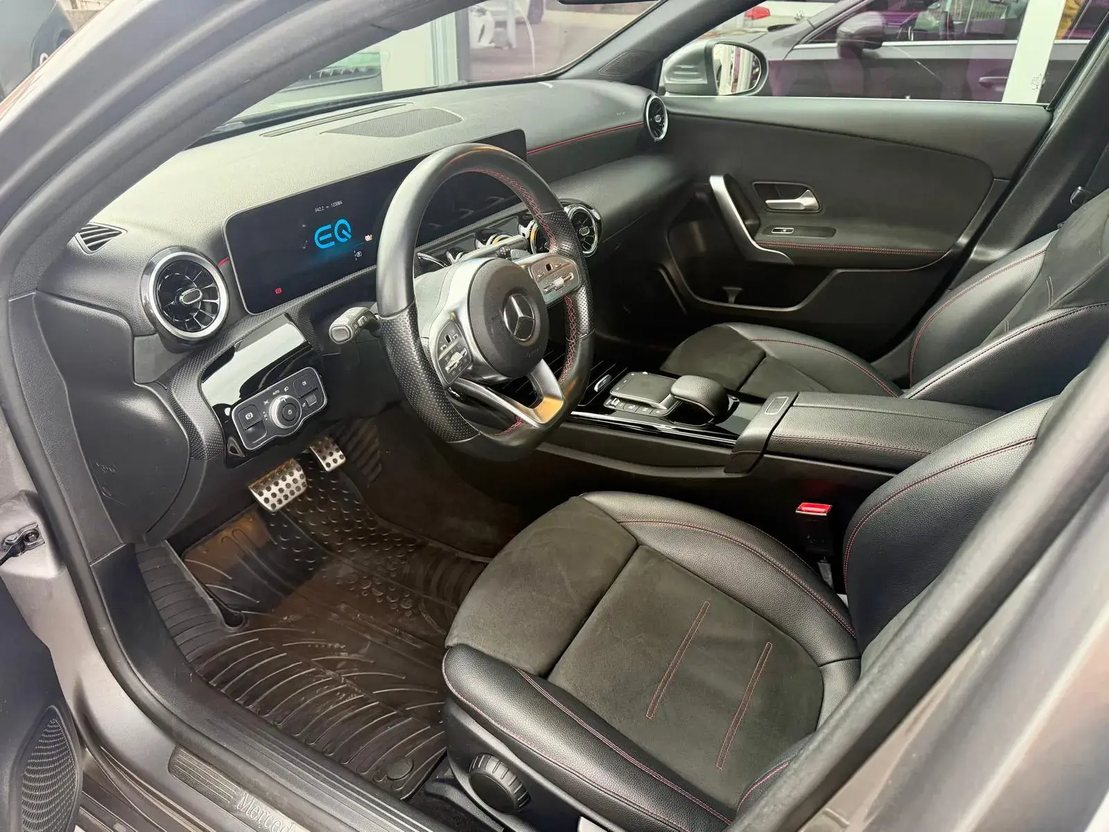 Mercedes-Benz A 250 e AMG Line 9