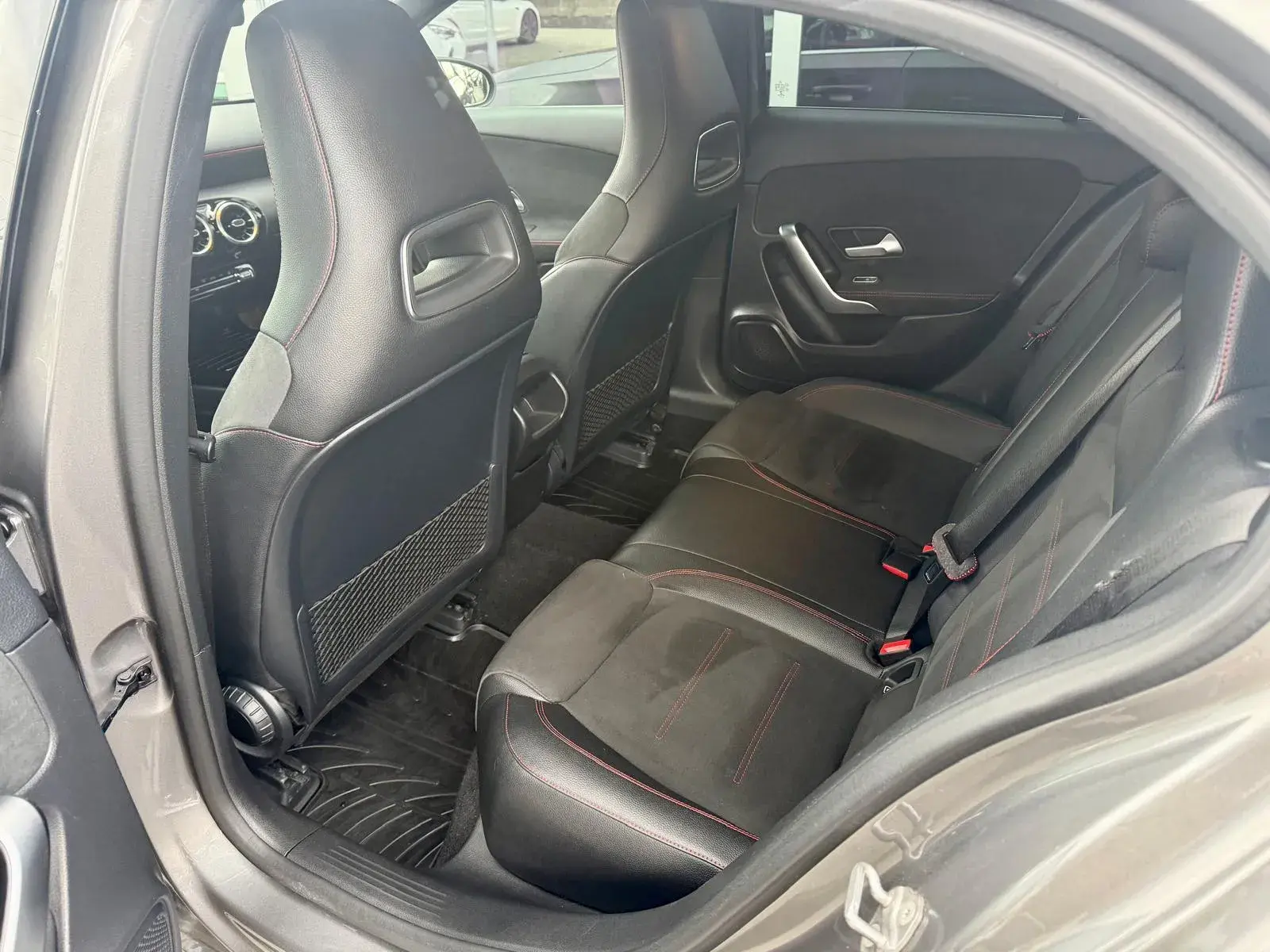 Mercedes-Benz A 250 e AMG Line 10