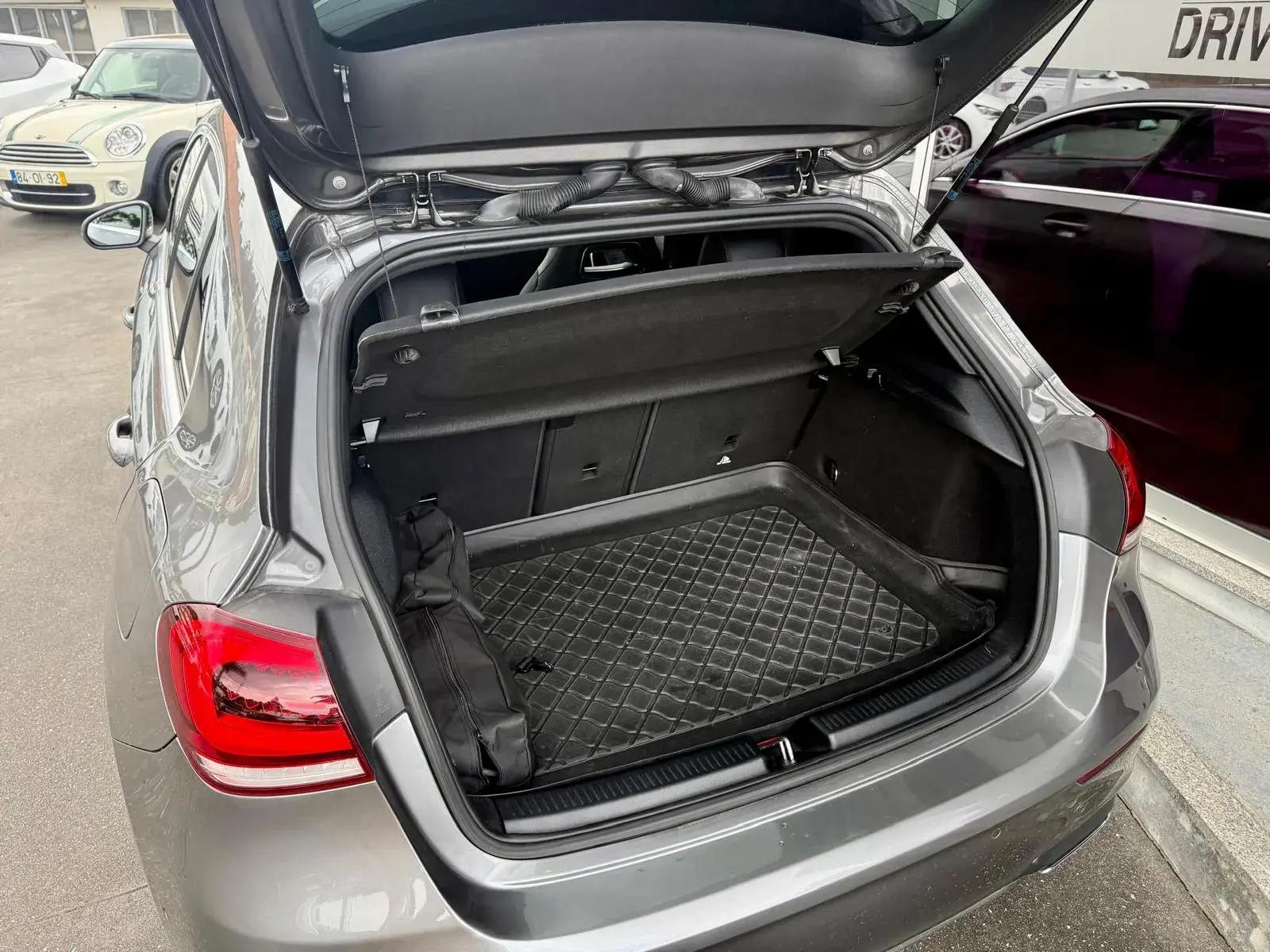 Mercedes-Benz A 250 e AMG Line 11