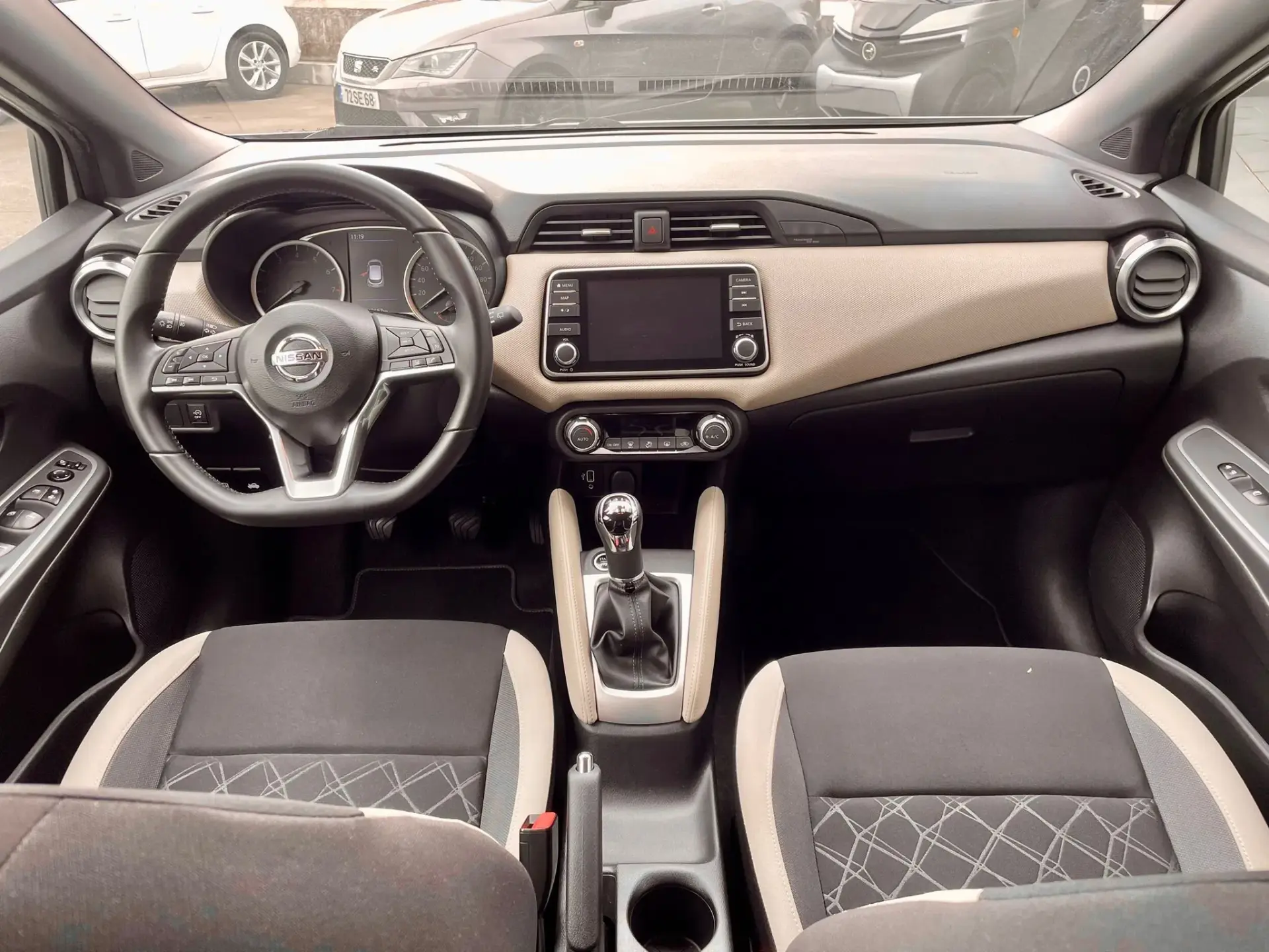 Nissan Micra 1.0 IG-T N-Connecta 10