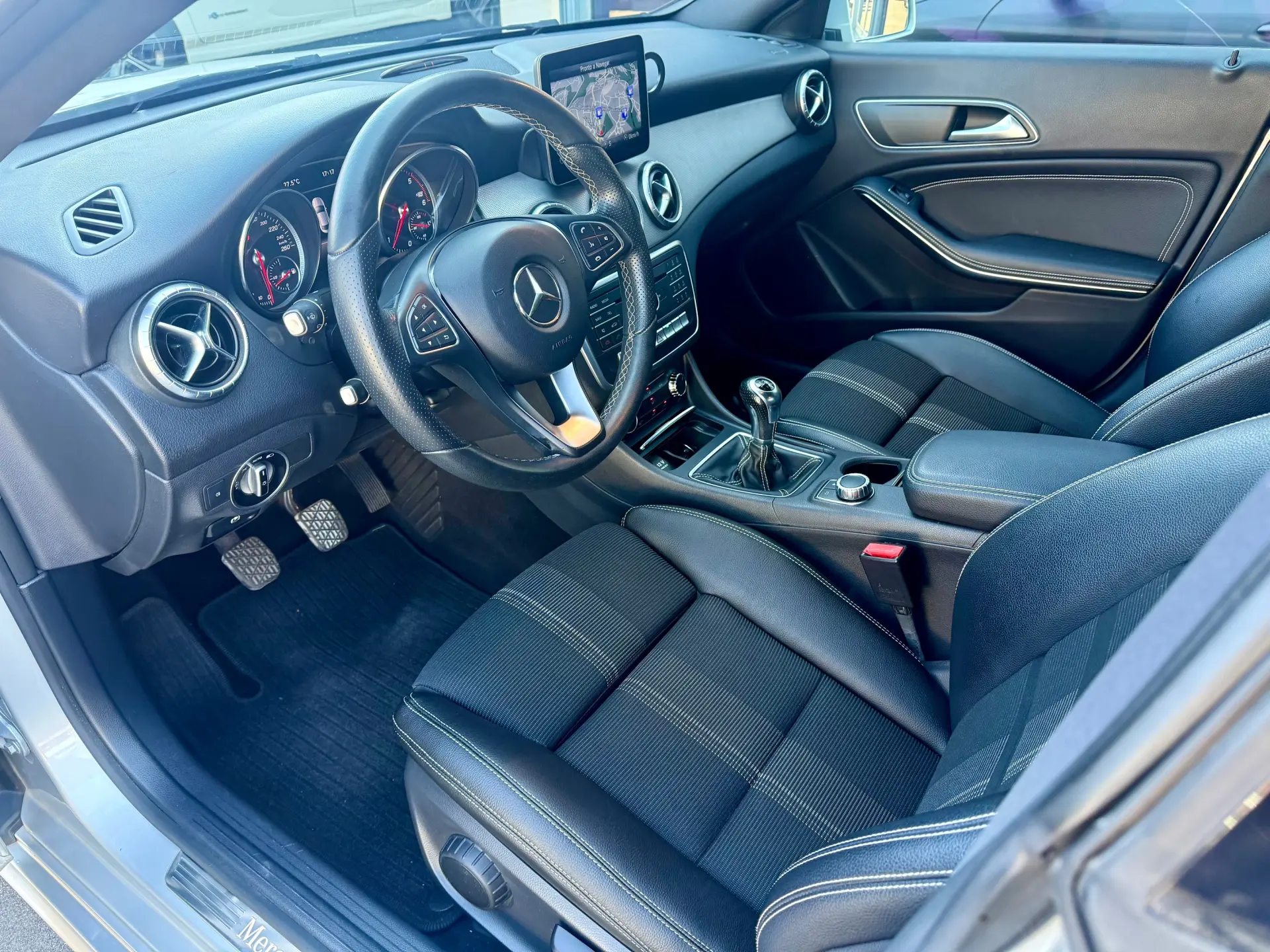 Mercedes-Benz CLA 180 d Urban 9