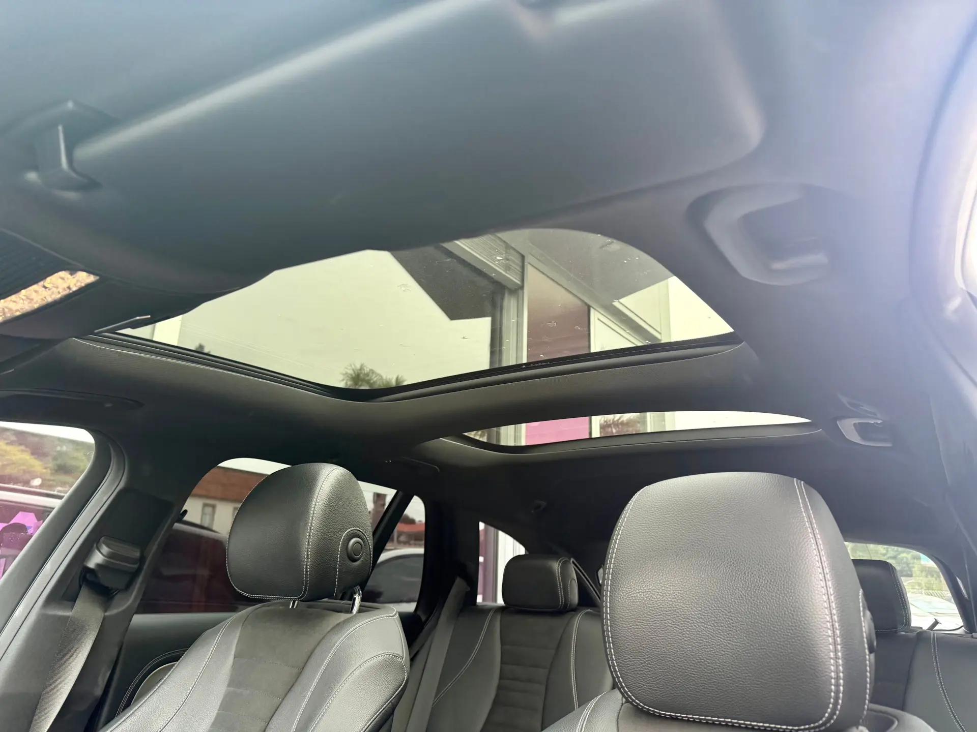 Mercedes-Benz E 220 d AMG Line 12
