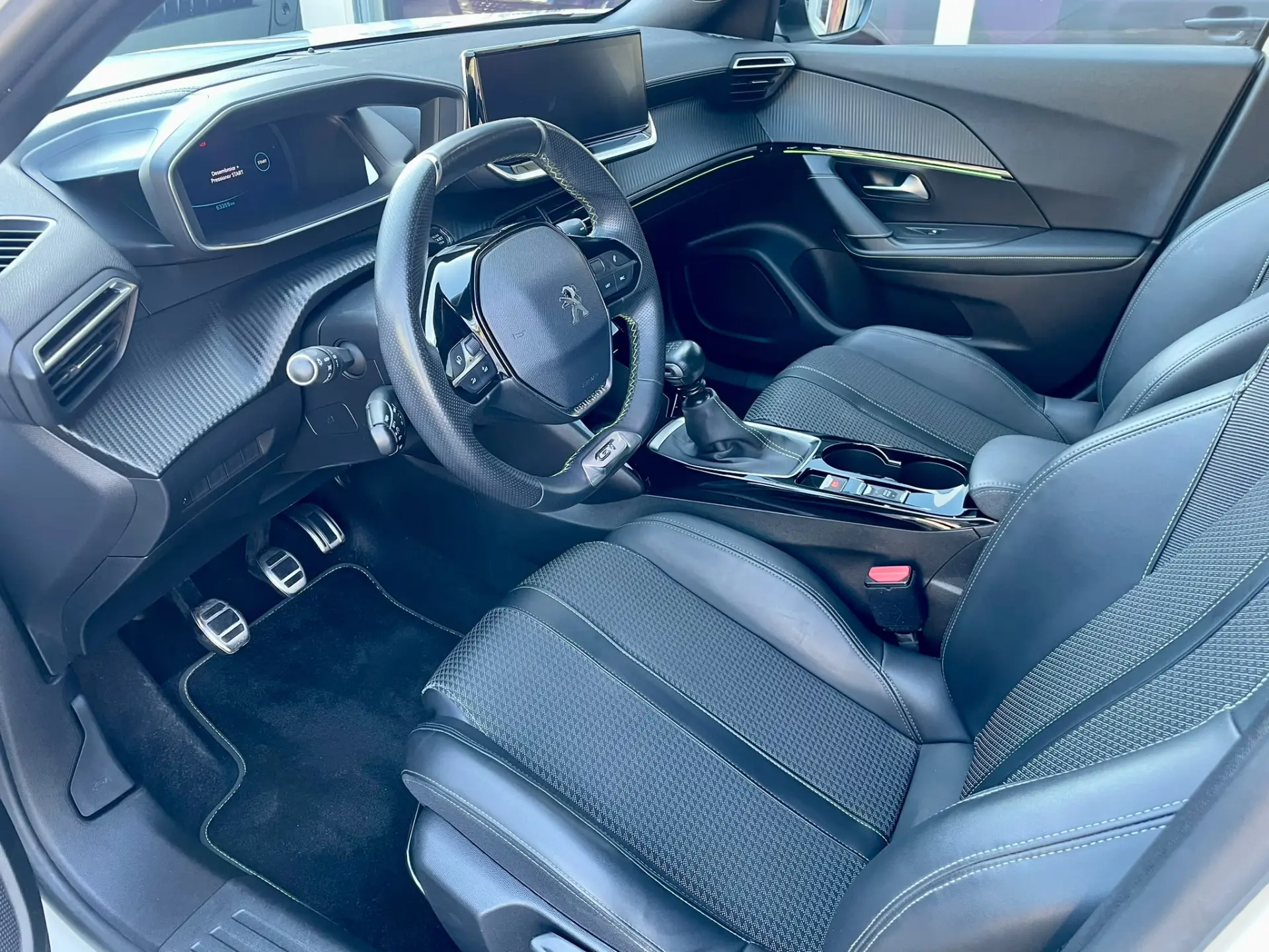 Peugeot 2008 1.2 PureTech GT Line 8