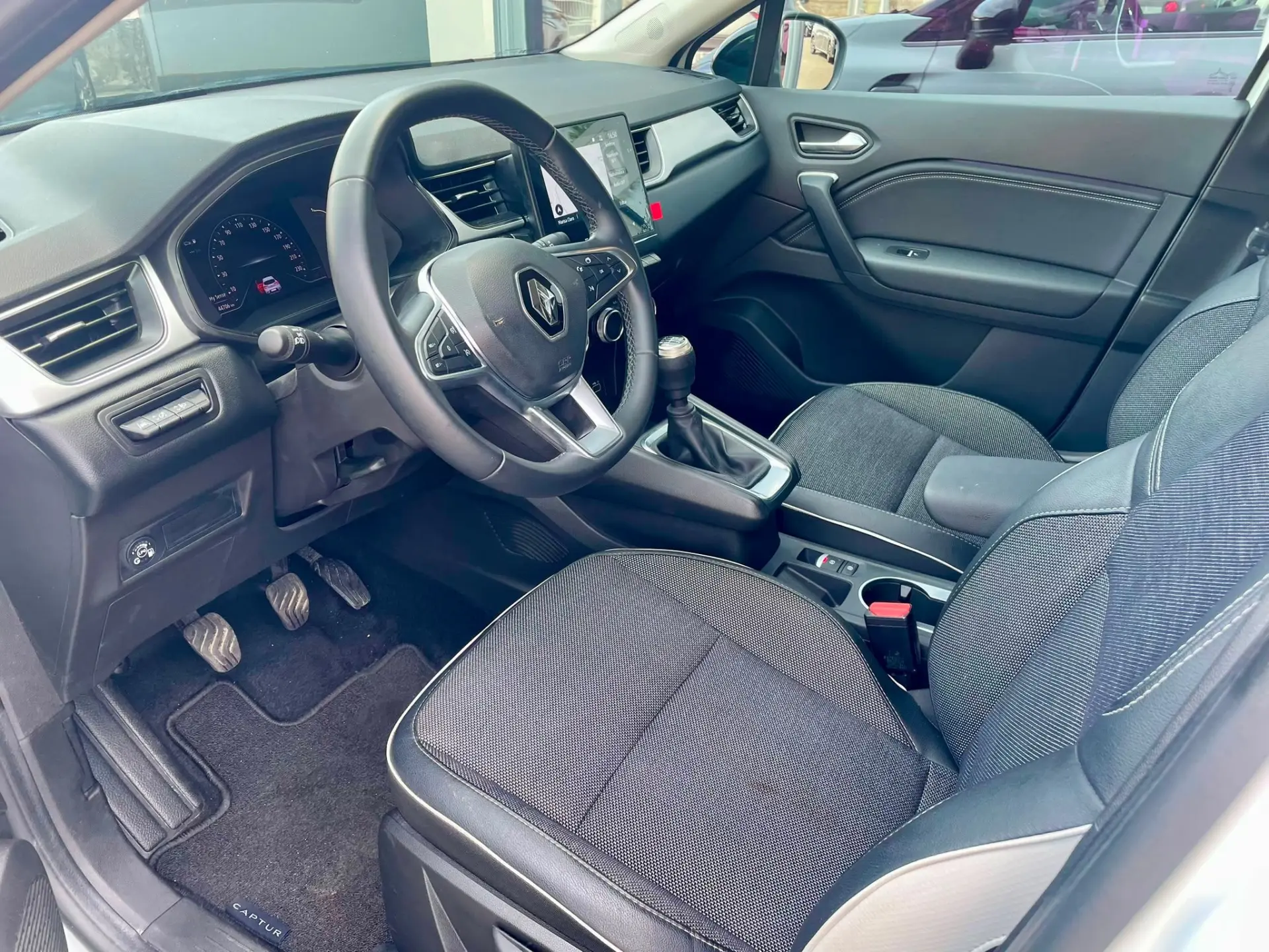 Renault Captur 1.0 TCe Exclusive Bi-Fuel 9