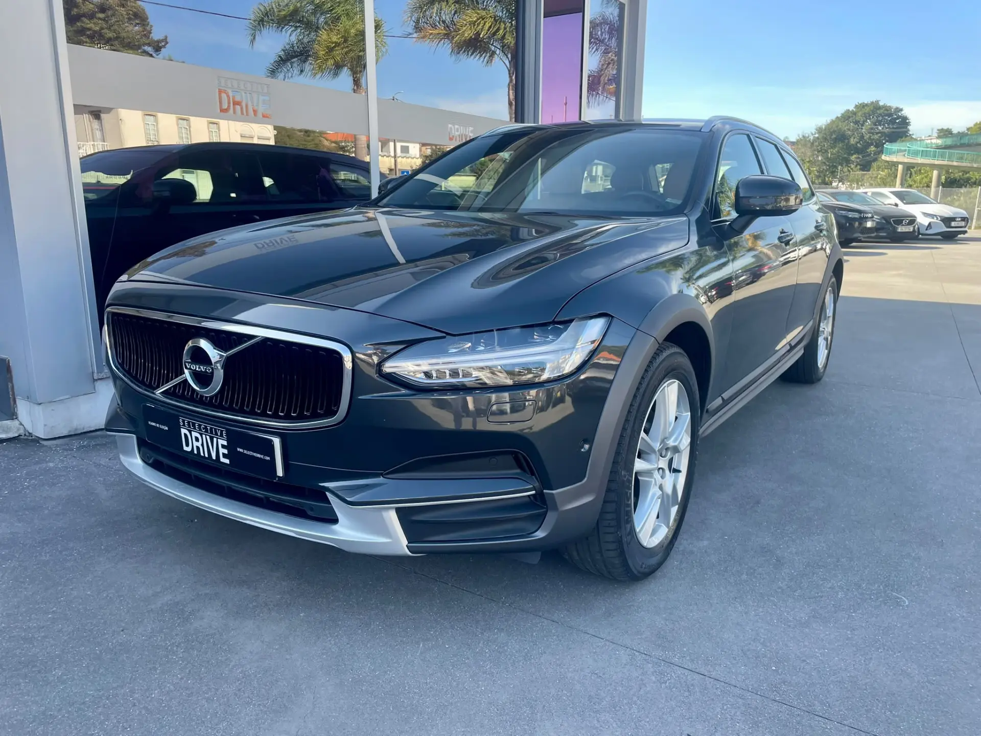 Volvo V90 Cross Country 2.0 D4 AWD 1