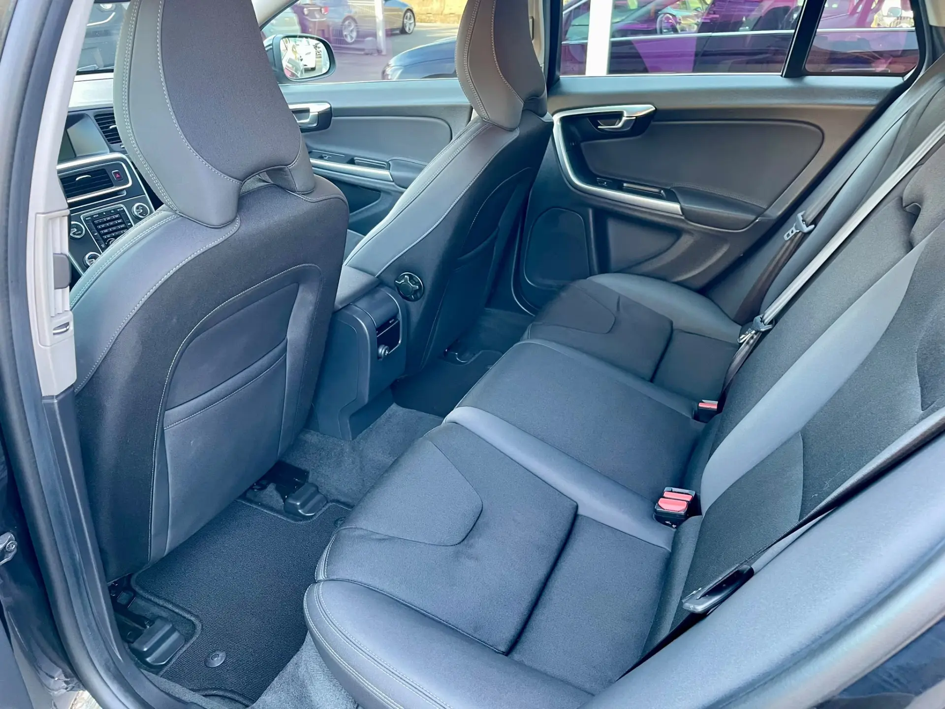 Volvo V60 1.6 D2 Drive Momentum Powershift Start/Stop 11