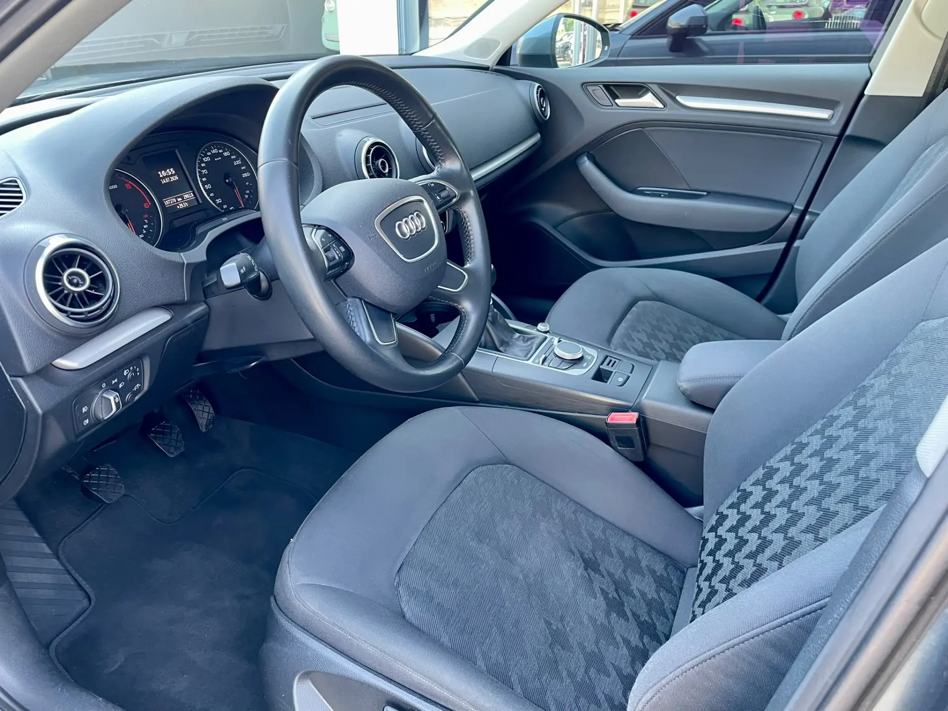 Audi A3 Sportback 1.6 TDI Attraction Ultra 9