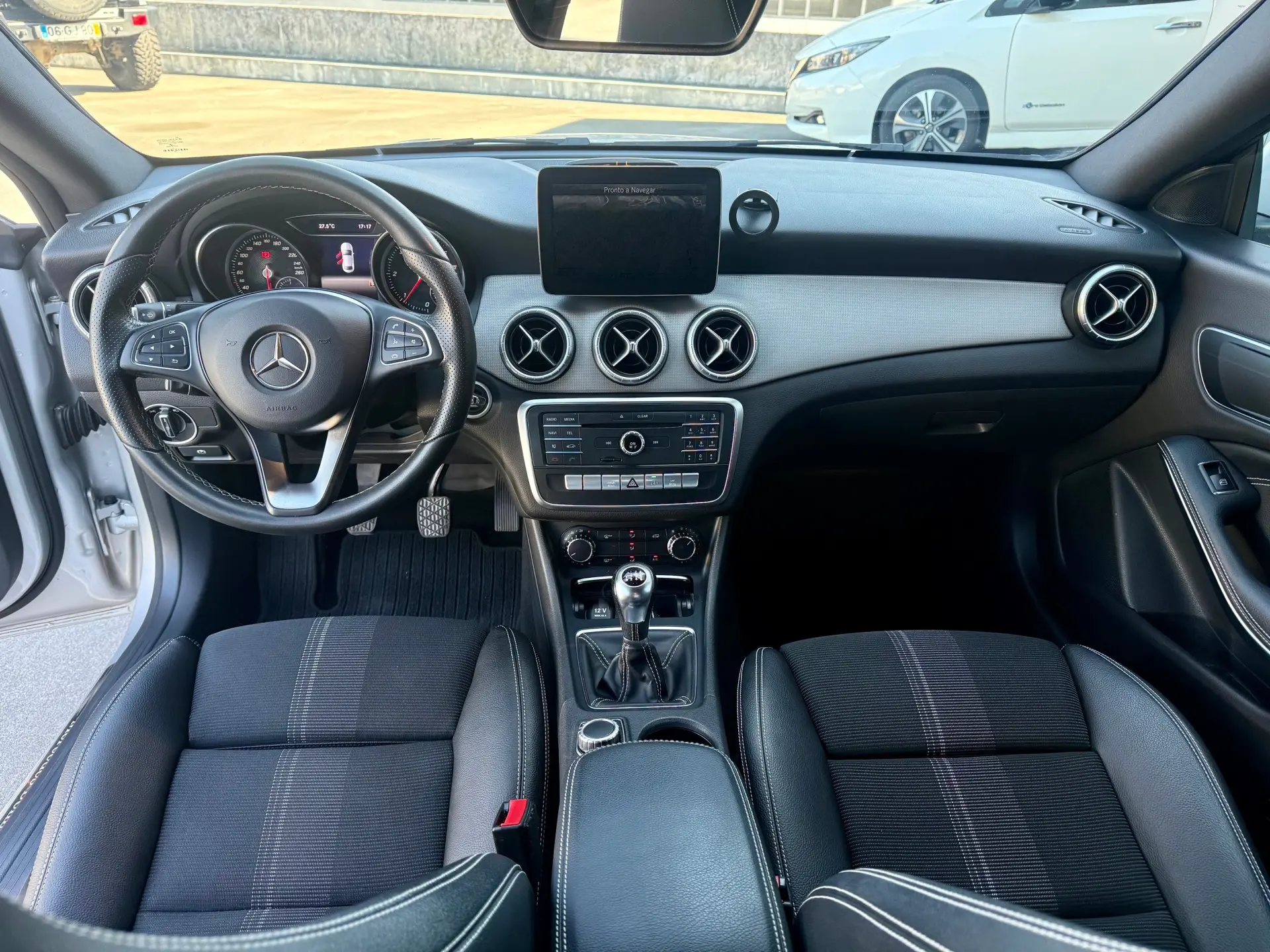 Mercedes-Benz CLA 180 d Urban 8