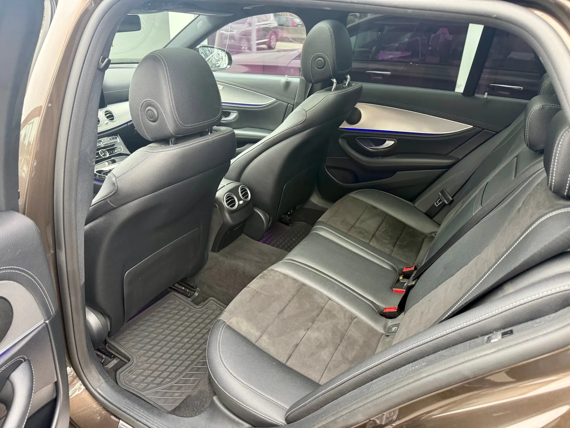 Mercedes-Benz E 220 d AMG Line 10