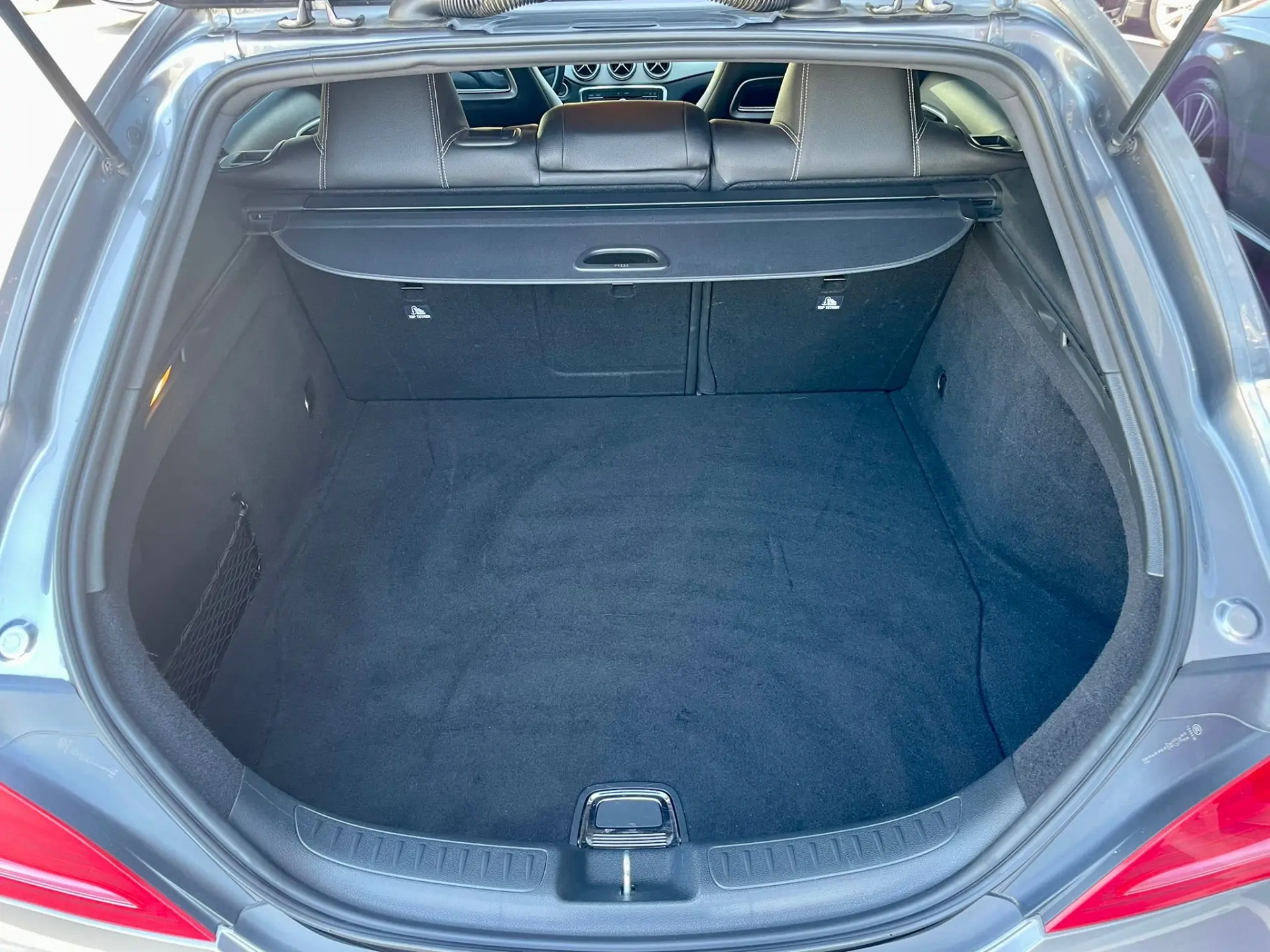 Mercedes-Benz CLA 180 d Shooting Brake Urban 11