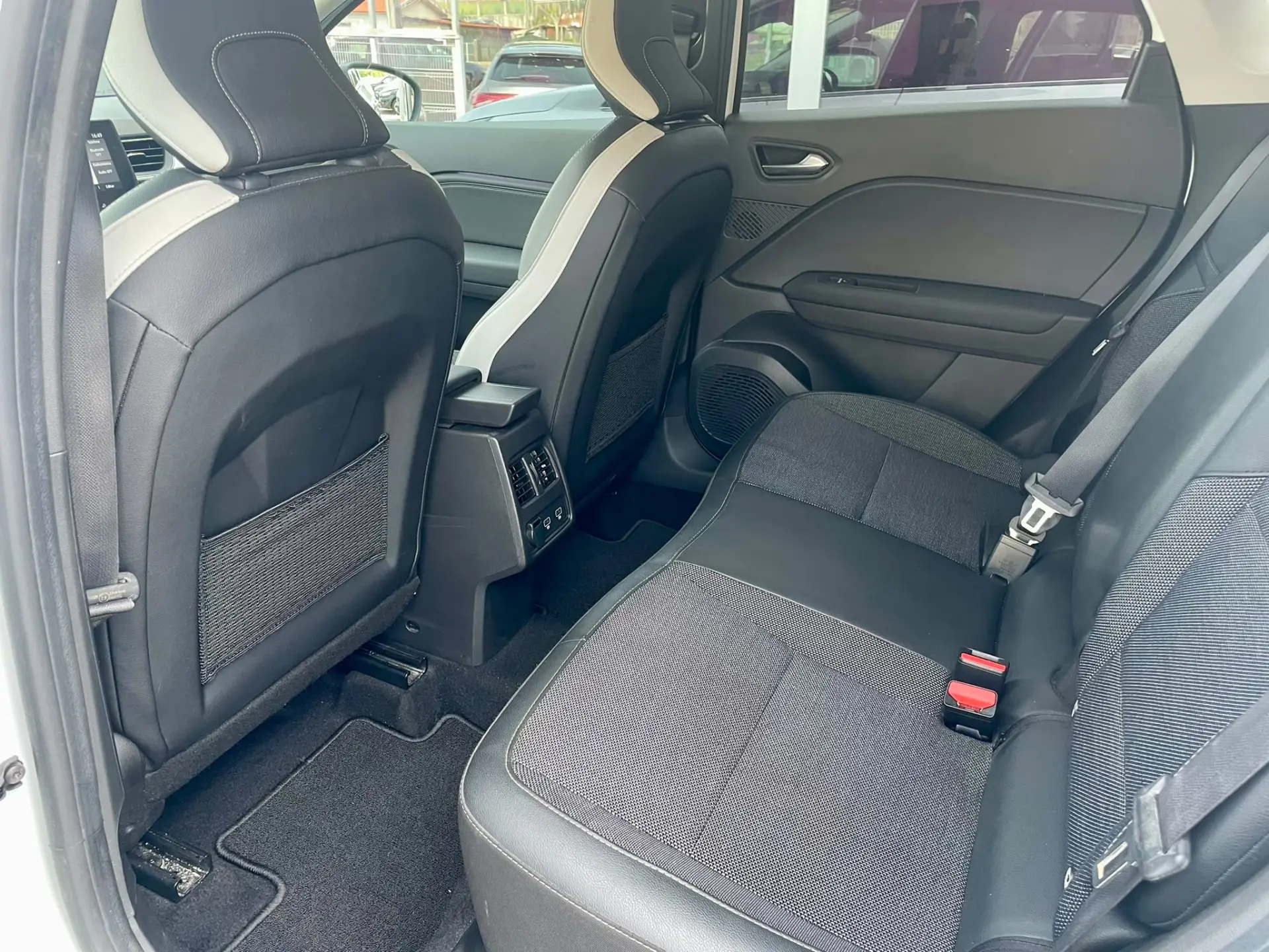Renault Captur 1.0 TCe Exclusive Bi-Fuel 10