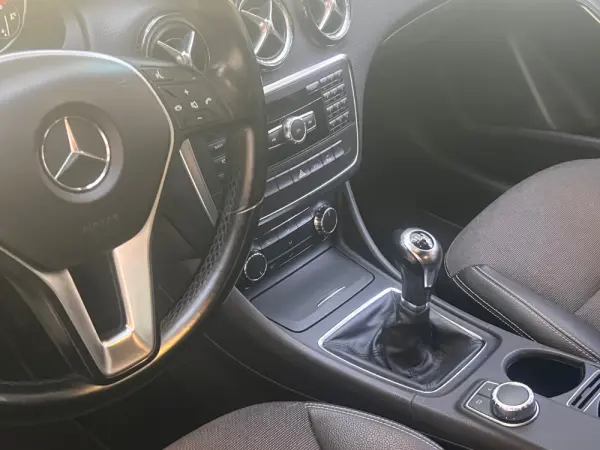 Mercedes-Benz A 180 d Urban 12