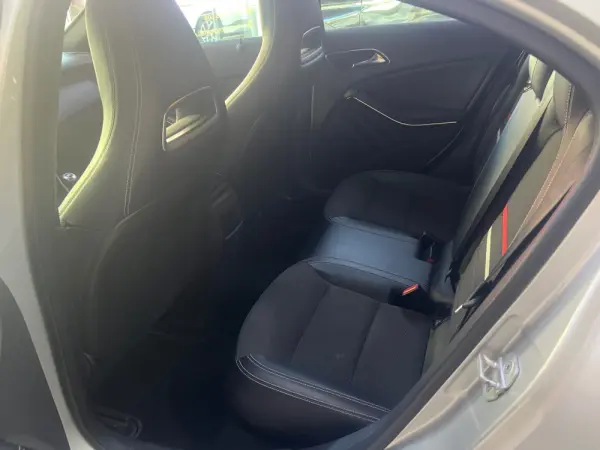 Mercedes-Benz A 180 d Urban 11